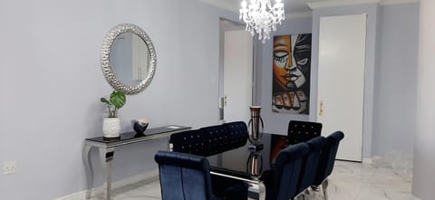 4 on Pritchard Luxury Suites Apartahotel in Johannesburg