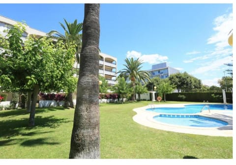 Property building, Garden, Swimming pool, Swimming pool