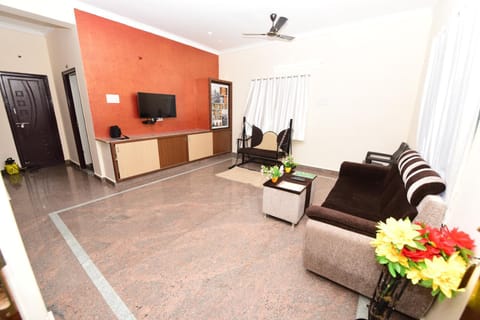 Sree Service apartments Condominio in Tirupati