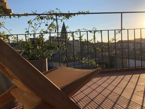 Appartement avec terrasse panoramique au coeur de Nîmes Condo in Nimes