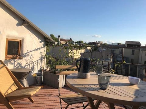Appartement avec terrasse panoramique au coeur de Nîmes Condo in Nimes