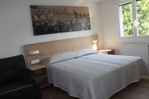 Bed, Photo of the whole room, Bedroom, Garden view, Mountain view