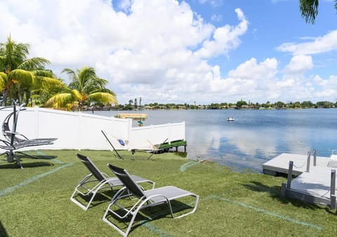 Docking Area · 3/2 Lake House - Water Activities And Docking Area House in Dania Beach