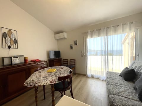 Appartement T3 Climatisé avec Terrasse - Proche Crique, Parking Privé, Idéal Famille - FR-1-309-209 Apartment in Alt Empordà