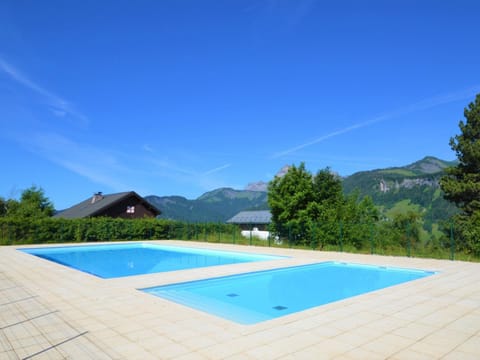 Studio skis aux pieds avec piscine - FR-1-505-72 Appartement in Notre-Dame-de-Bellecombe