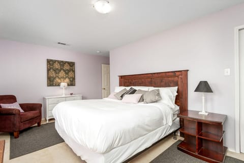 Summer Deal! Symphony Home near Fort Worth Stock Rodeo, Globe Life, AT&T Villa in Fort Worth