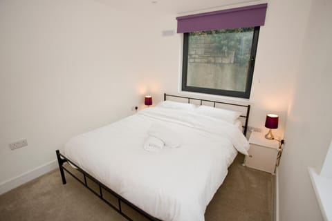 Bed, Photo of the whole room, Bedroom, Street view