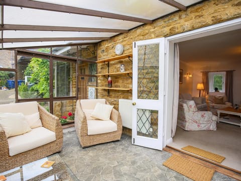 Stone Wheel Cottage House in Cherwell District