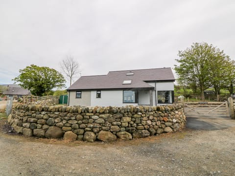 Llwyd Coed Canol House in Clynnog