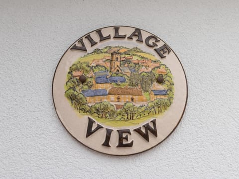 Village View House in Cliff Corner