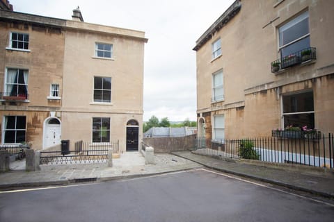 Property building, Facade/entrance, Neighbourhood, City view, Street view