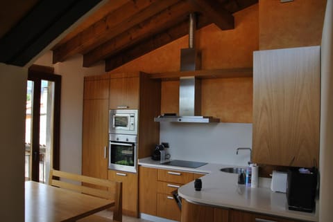 Kitchen or kitchenette, Communal kitchen