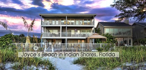 Joyce's Beachfront Penthouse Condominio in Indian Shores