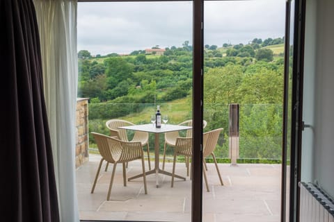 Balcony/Terrace, Garden view