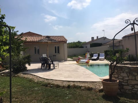 Coquet 2 pièces au calme avec piscine (2/4 pers) Casa in Fontvieille