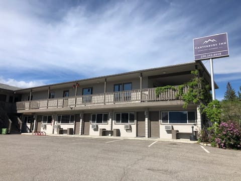 The Canterbury Inn of Downtown Invermere Motel in Invermere
