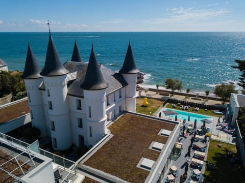 Hôtel Château des Tourelles, Thalasso et piscine d'eau de mer chauffée Hotel in Pornichet