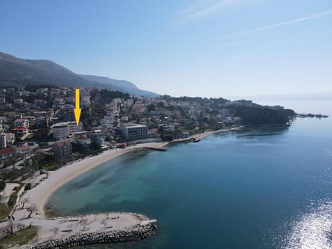 Property building, Beach, Location