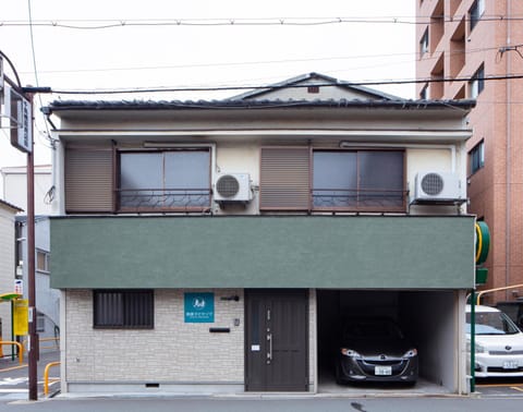 Chikyuutabikazoku USJ Ⅱ House in Osaka