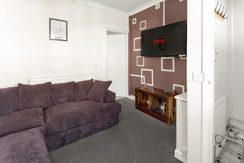 Cosy Anfield Guesthouse - FREE parking Haus in Liverpool