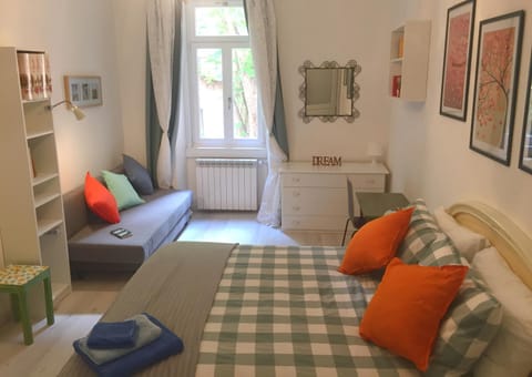 Spring, Bed, Photo of the whole room
