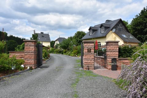 Property building, Neighbourhood