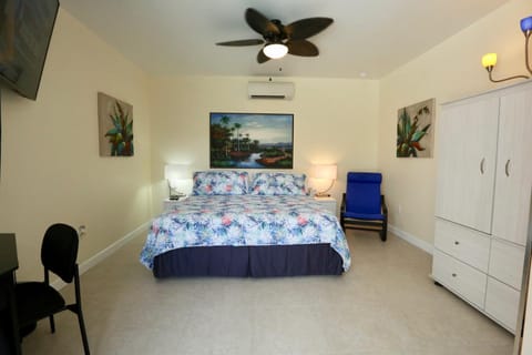 Fantasy Island Inn, Caters to Men Bed and Breakfast in Wilton Manors
