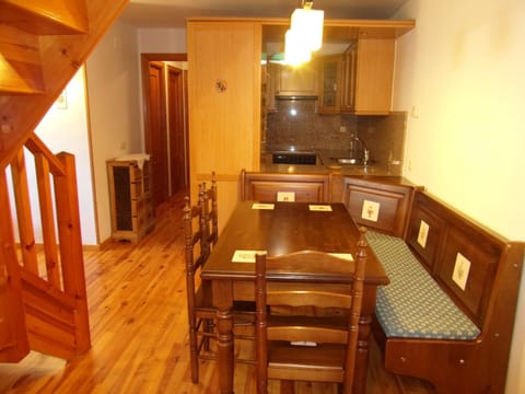 Kitchen or kitchenette, Photo of the whole room, Dining area