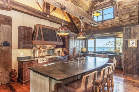 Gull Lakes Finest! Reclaimed Charm and Luxury Maison in Lake Shore