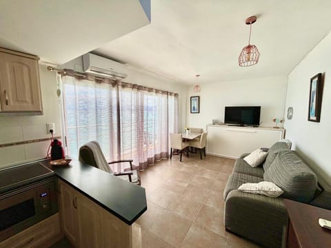 TV and multimedia, Kitchen or kitchenette, Living room, Dining area, Sea view