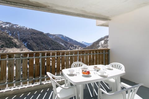 Balcony/Terrace, Mountain view