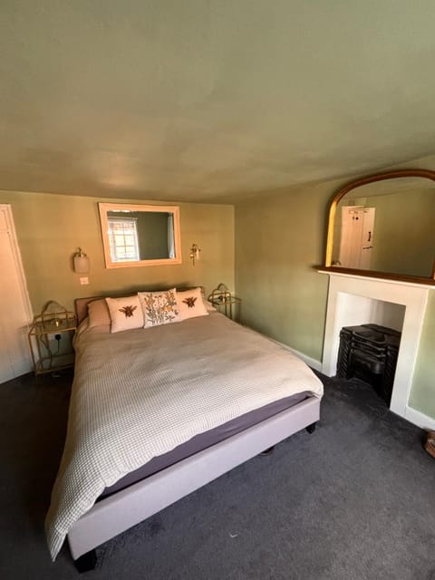 Sweet & cosy 10 Bridewell Cottage with parking available upon request House in Bury Saint Edmunds