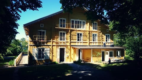 Property building, Facade/entrance, Day