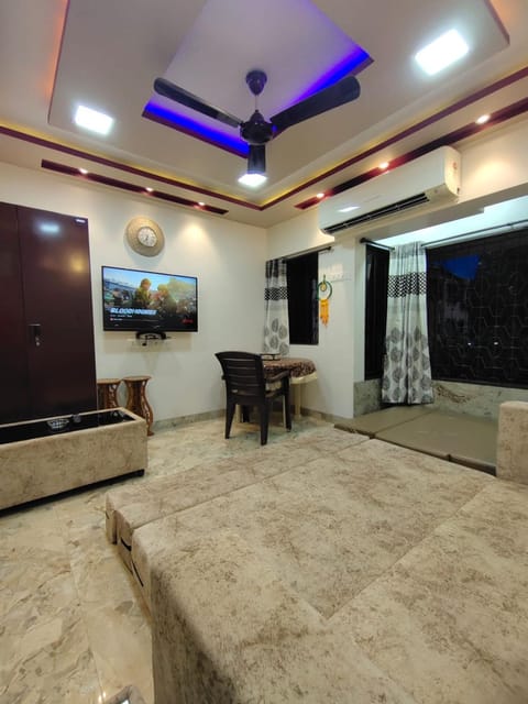 Cozy Furnished Apartment One Block From The Ocean Condominio in Mumbai