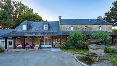 Property building, Patio, Restaurant/places to eat, Facade/entrance, Lobby or reception, Meals