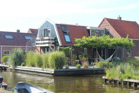 Facade/entrance, Lake view, Street view