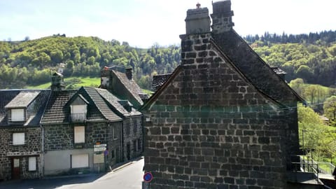 Neighbourhood, City view, Mountain view