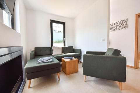 TV and multimedia, Living room, Seating area, flat iron