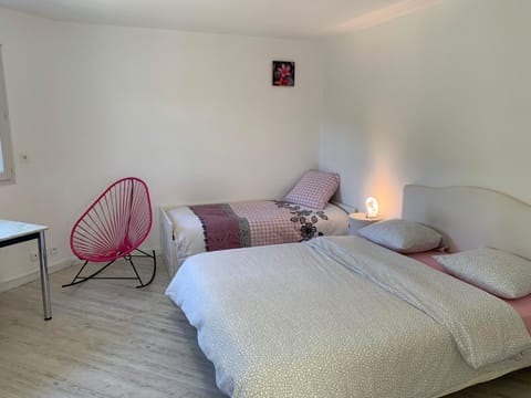 Photo of the whole room, Bedroom