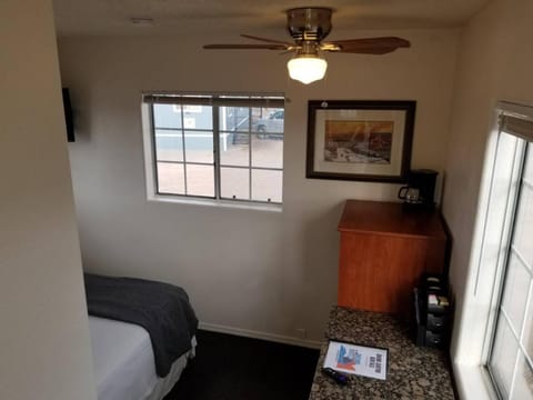 072B Affordable Retreat nr South Rim Sleeps 4- no kitchenette Condominio in Grand Canyon National Park