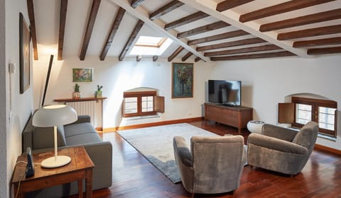 Communal lounge/ TV room, Living room