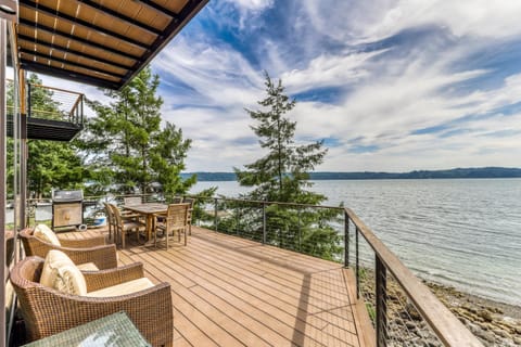 Paradise Cove Retreat House in Brinnon