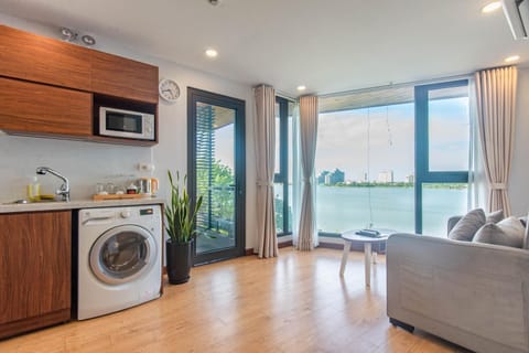 Kitchen or kitchenette, Living room, Seating area, Dining area, Lake view, River view, Sea view, washing machine