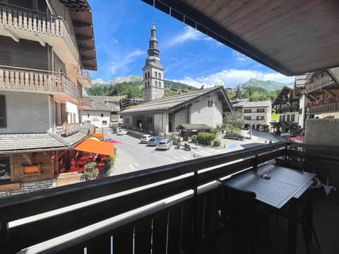 Restaurant/places to eat, Natural landscape, Mountain view