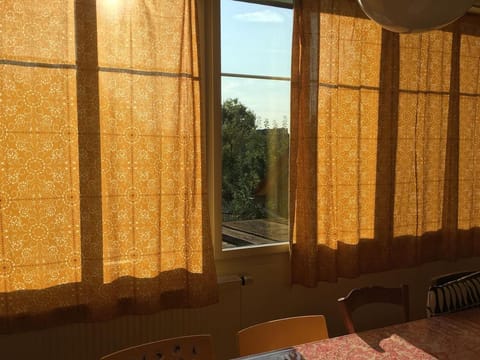 Seating area, Dining area, Garden view