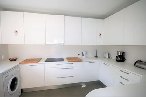 Modern Apartment in Luxurious Condominium Apartment in Cascais