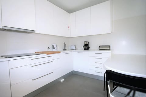 Modern Apartment in Luxurious Condominium Condo in Cascais