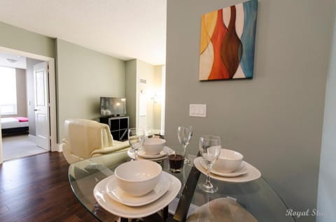 Royal Stays Furnished Apartments - Square One Apartamento in Mississauga