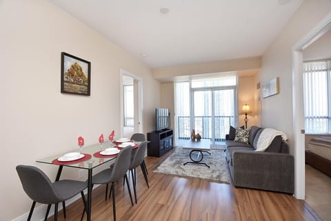Royal Stays Furnished Apartments - Square One Apartment in Mississauga