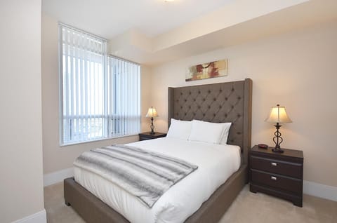 Royal Stays Furnished Apartments - Square One Condo in Mississauga
